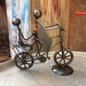 Petite Sculpture de décoration " les cyclistes "