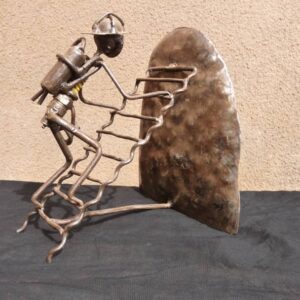 Petite Sculpture de décoration " Pompier sur échelle "